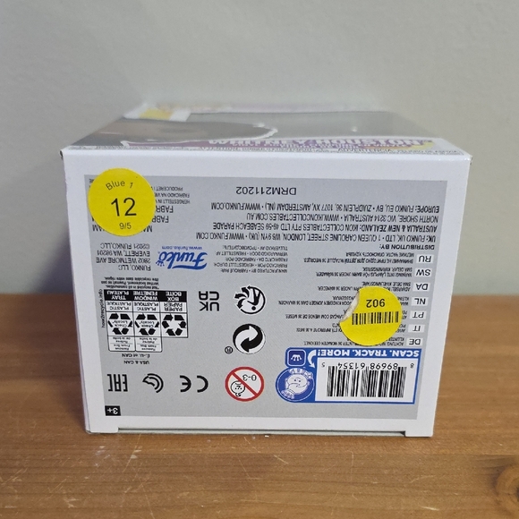 Funko Pop! Icons Whitney Houston with Black and Brown Hair - Picture 6 of 6